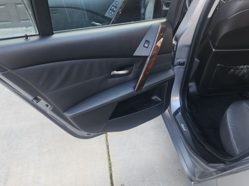 Used 2007 BMW 550i Sedan image 18