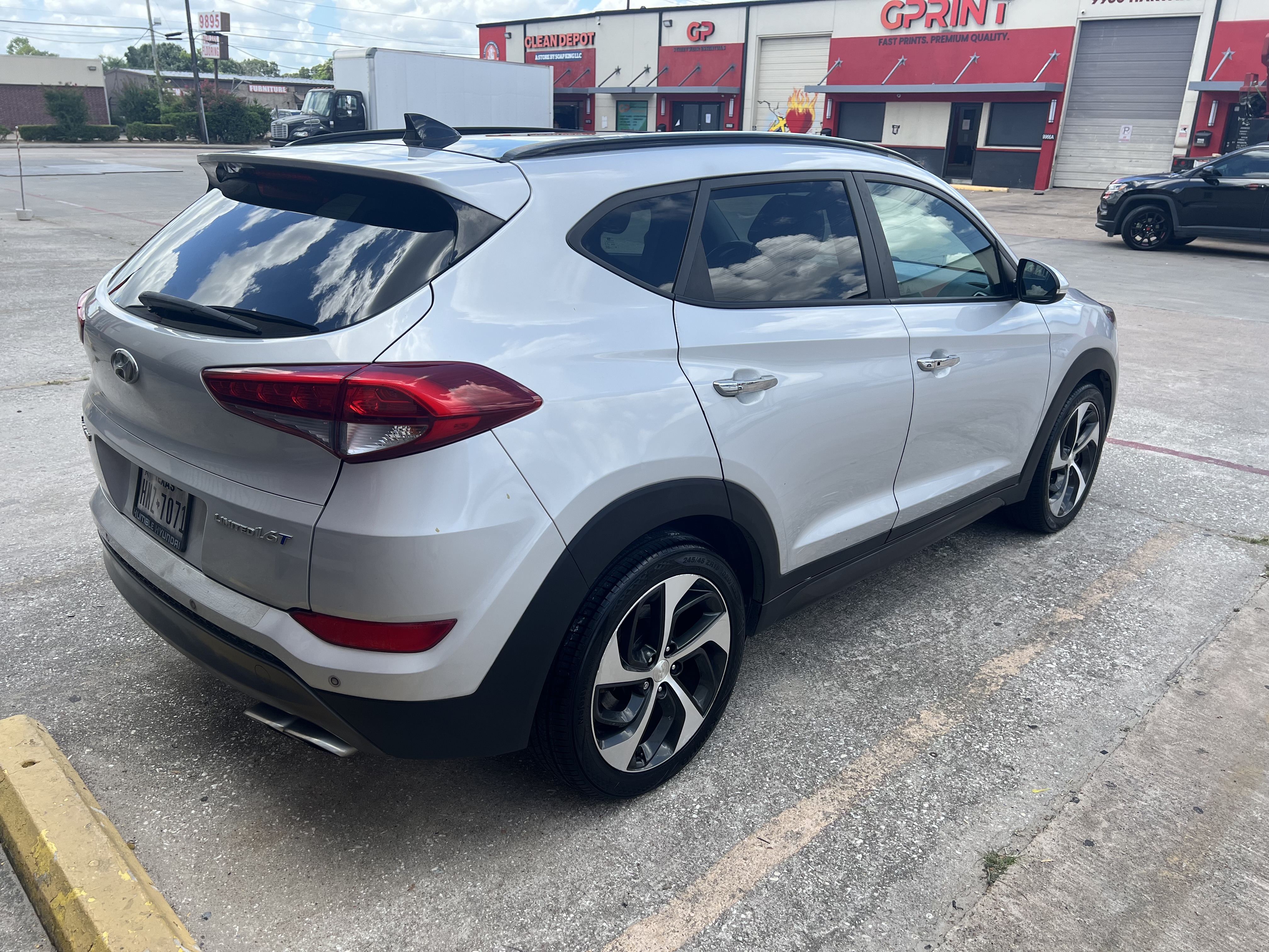 Used 2016 Hyundai Tucson Limited w/ Option Group 03 FWD image 4