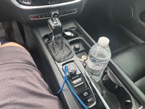 Used 2019 Volvo S60 T6 Momentum w/ Multimedia Package image 8