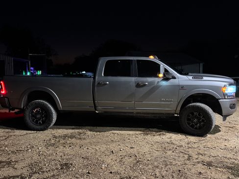 Used 2019 RAM 3500 Limited image 8