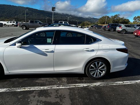 Used 2020 Lexus ES 350 w/ Premium Package image 4