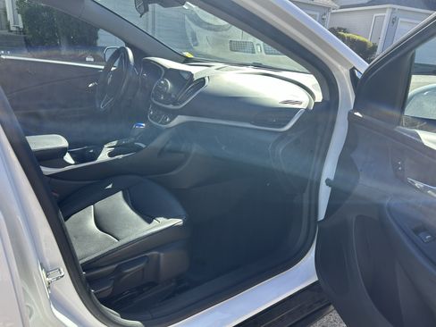 Used 2017 Chevrolet Volt LT w/ Comfort Package image 10