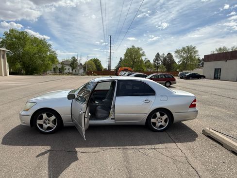 Used 2006 Lexus LS 430 RWD image 4