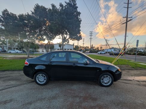 Used 2010 Ford Focus SE image 12