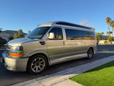 Used 2015 Chevrolet Express 2500 Extended image 1