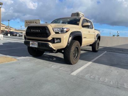 Used 2017 Toyota Tacoma TRD Off-Road w/ Tow Package (A/T)