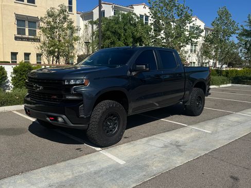 Used 2021 Chevrolet Silverado 1500 LT Trail Boss image 2
