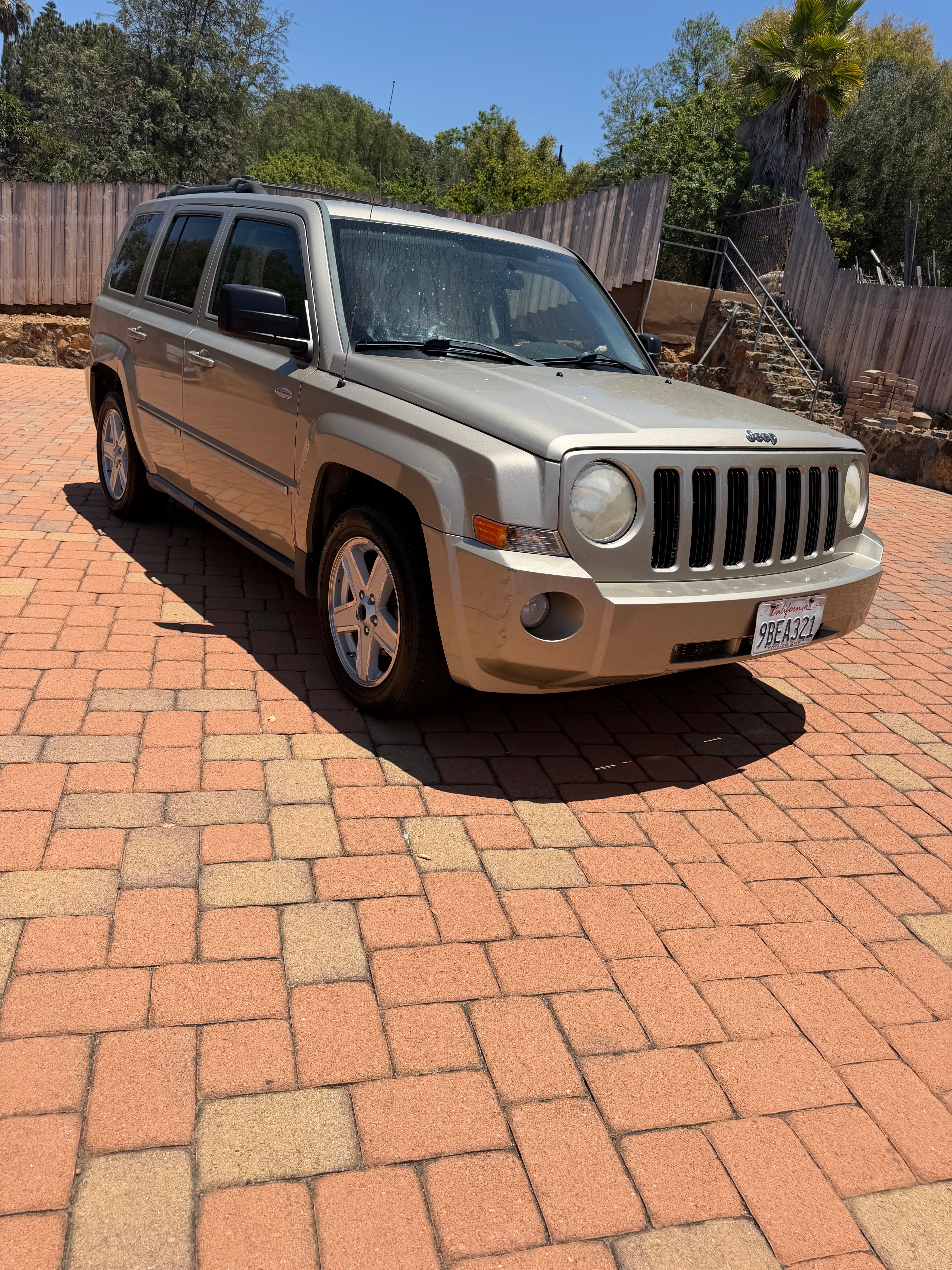 Used 2010 Jeep Patriot Latitude FWD image 1