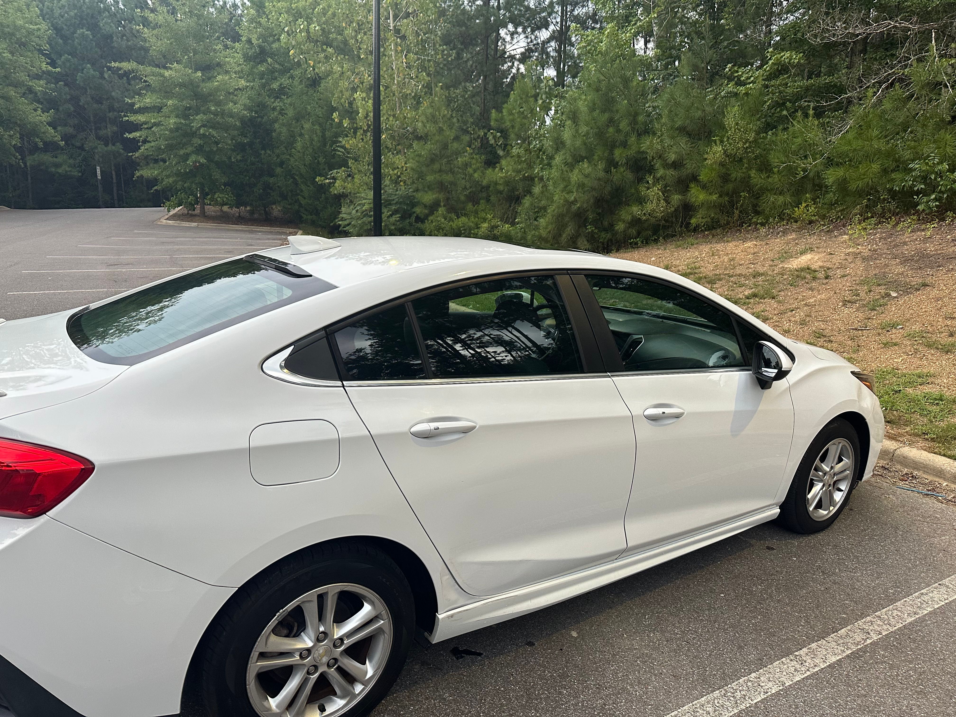 Used 2016 Chevrolet Cruze LT w/ Sun And Sound Package FWD image 9