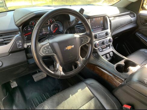 Used 2017 Chevrolet Suburban LT image 5