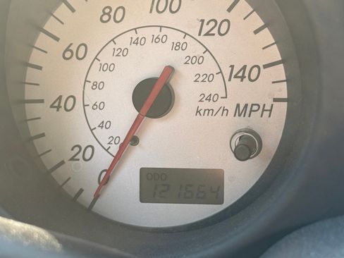 Used 2003 Toyota MR2 image 4