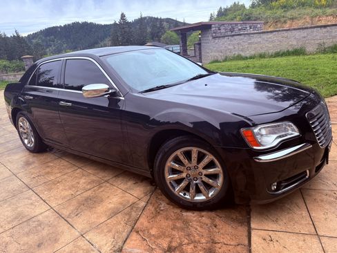Used 2013 Chrysler 300 C RWD image 1