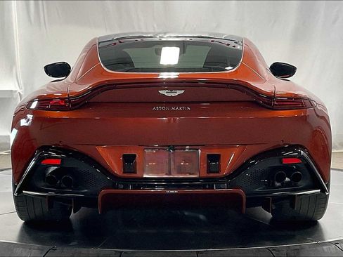 Used 2019 Aston Martin V8 Vantage Coupe 2D image 25