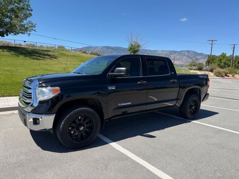 Used 2017 Toyota Tundra SR5 w/ TRD Off Road Package AWD/4WD image 12