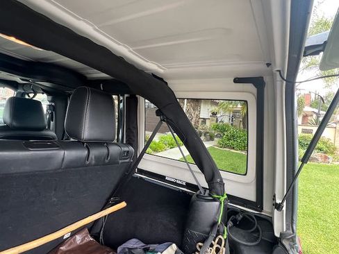 Used 2015 Jeep Wrangler Unlimited Rubicon w/ Connectivity Group image 10