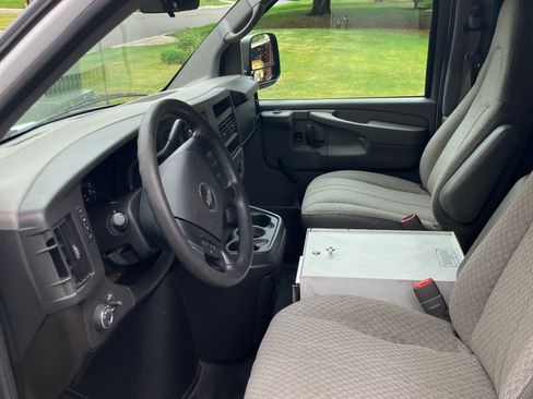 Used 2008 Chevrolet Express 3500 Extended RWD image 1