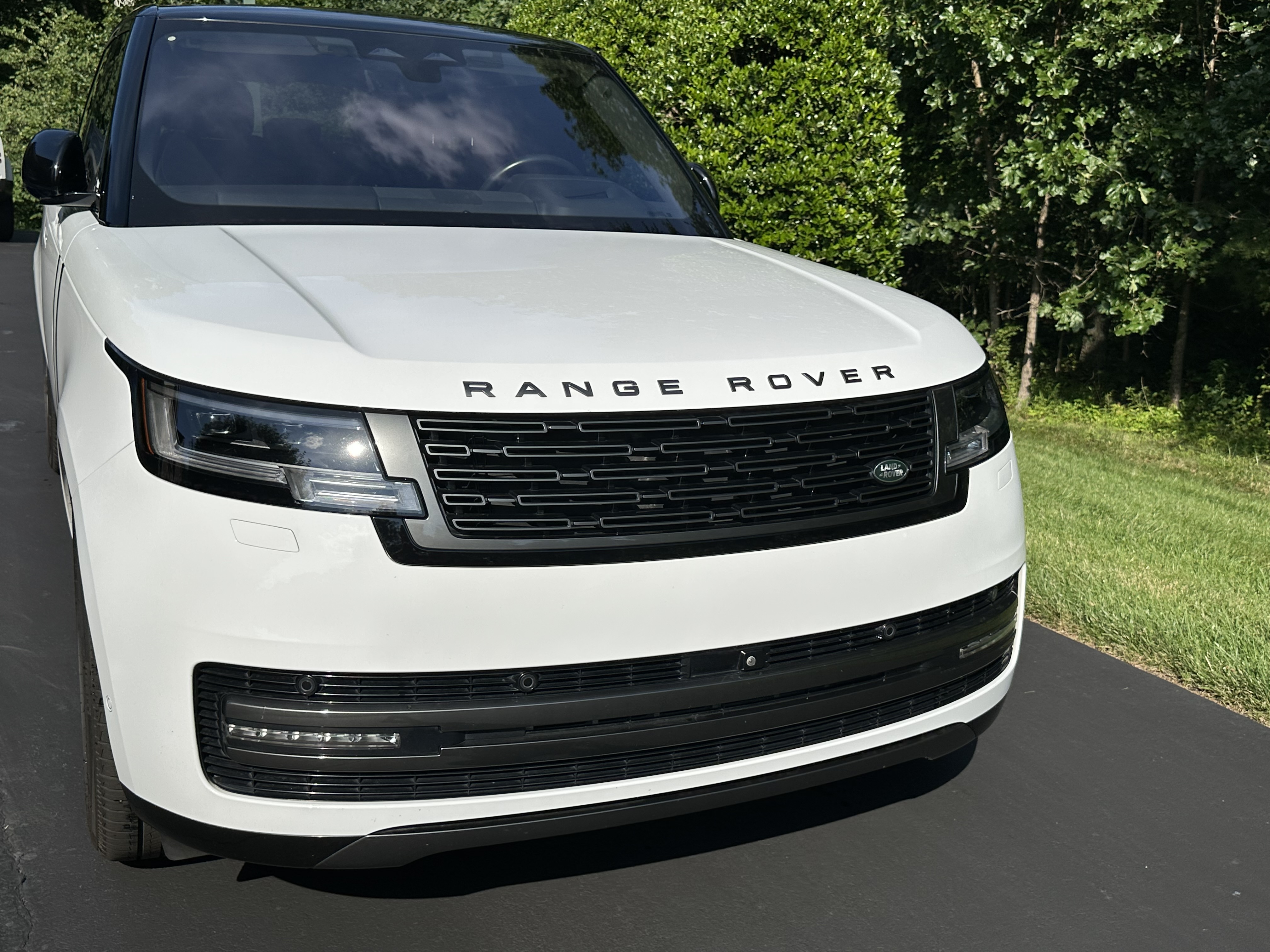 Used 2022 Land Rover Range Rover SE AWD/4WD image 2