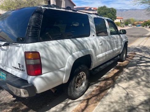Used 2002 Chevrolet Suburban 2500 LT image 16