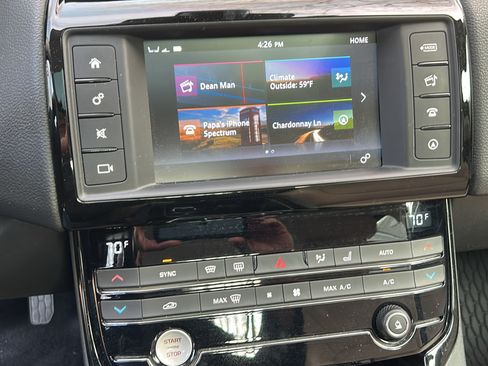 Used 2017 Jaguar XE Premium image 12