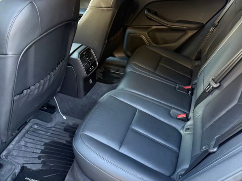 Used 2023 Porsche Macan Turbo image 10