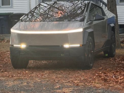 Used 2024 Tesla Cybertruck AWD Crew Cab image 6