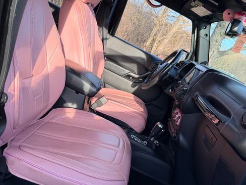 Used 2014 Jeep Wrangler Unlimited Sahara image 6