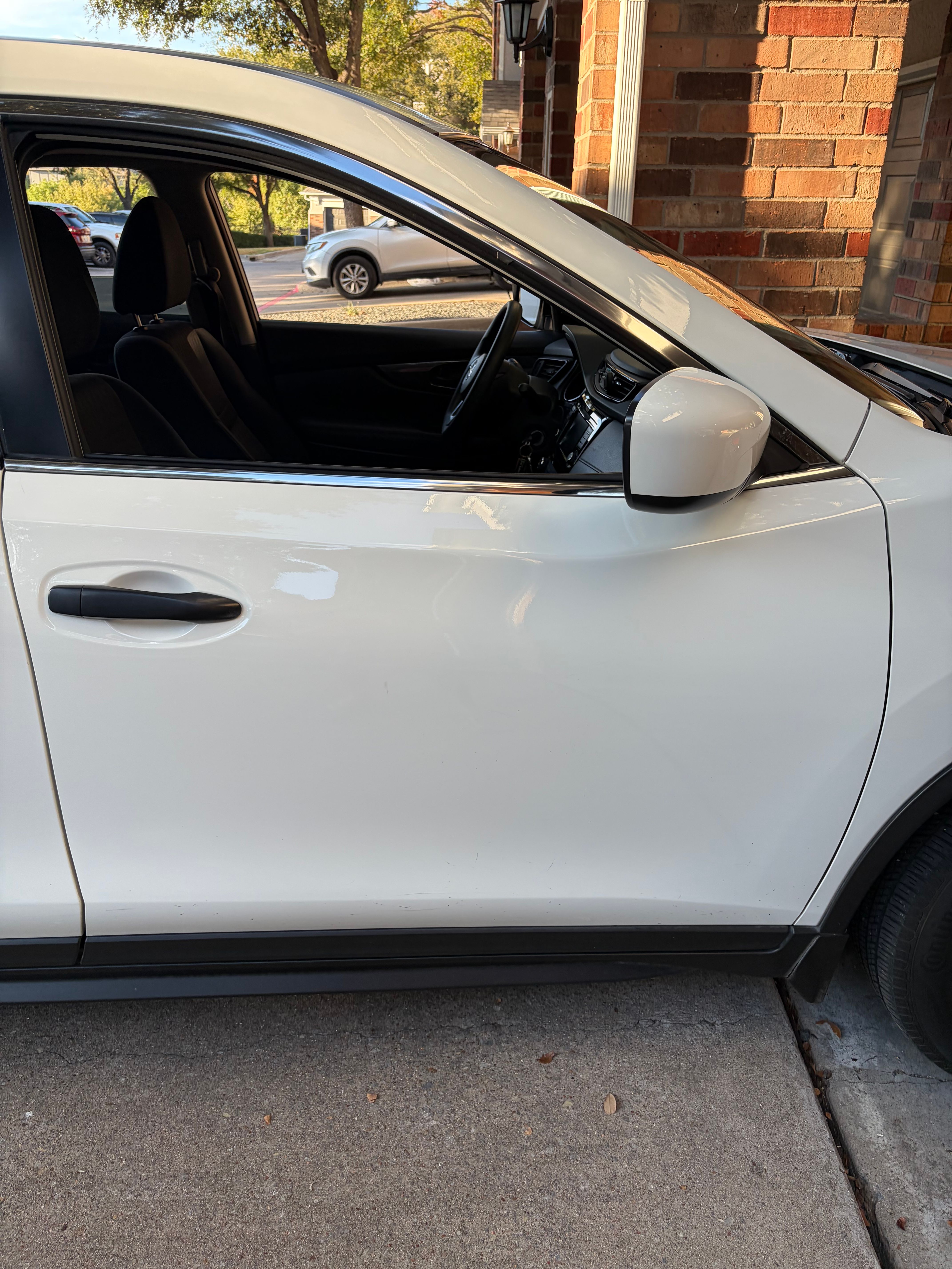 Used 2019 Nissan Rogue S FWD image 2