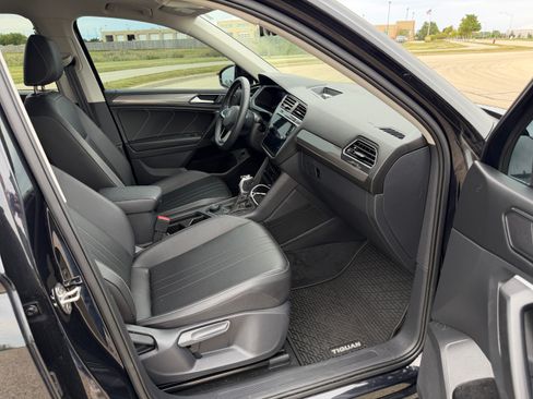 Used 2024 Volkswagen Tiguan SE w/ Panoramic Sunroof Package AWD/4WD image 26
