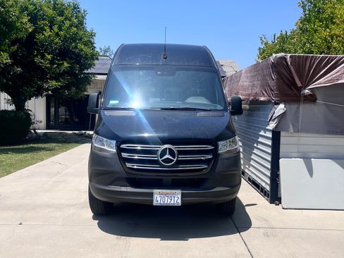 Used 2019 Mercedes-Benz Sprinter 2500 image 1