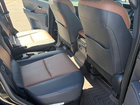 Used 2025 Lexus GX 550 w/ Accessory Package (Z1) image 9