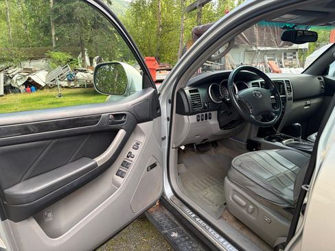 Used 2006 Toyota 4Runner Limited w/ Preferred Accessory Pkg AWD/4WD image 4