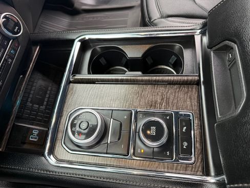 Used 2021 Ford Expedition Limited image 21