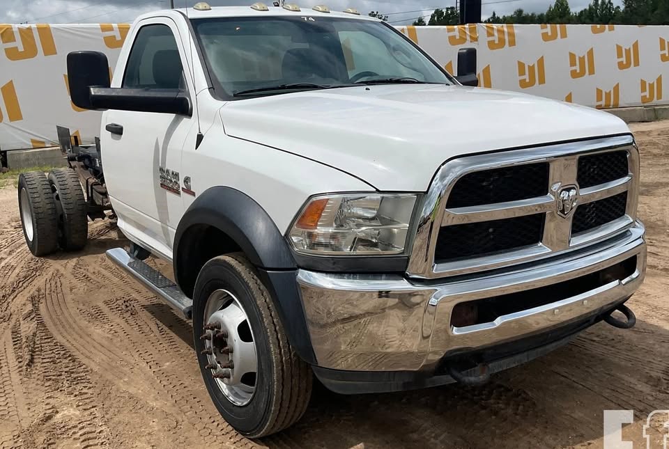 Used 2014 RAM 5500 Tradesman w/ Chrome Appearance Group RWD image 1