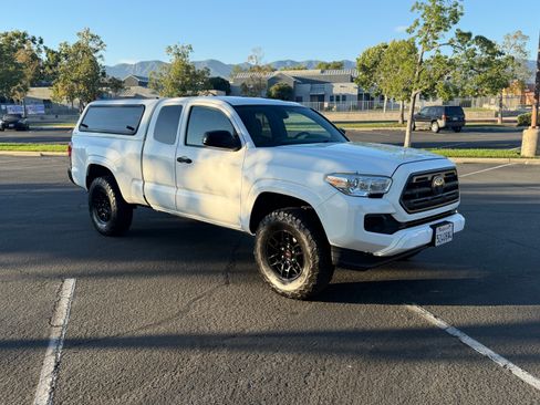 Used 2019 Toyota Tacoma SR image 19