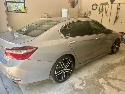 Used 2017 Honda Accord Sport image 5
