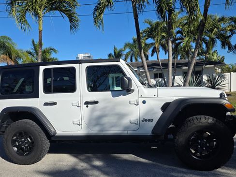 Used 2024 Jeep Wrangler Unlimited image 2