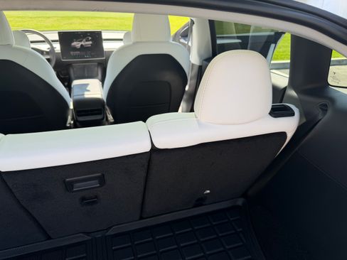 Used 2022 Tesla Model Y Performance image 12