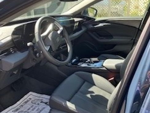 Used 2025 Audi A6 e-tron Premium image 2