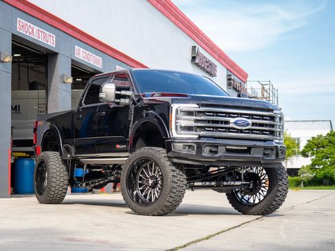 Used 2025 Ford F250 Platinum AWD/4WD image 1