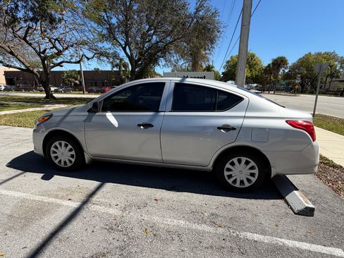 Used 2015 Nissan Versa S image 4