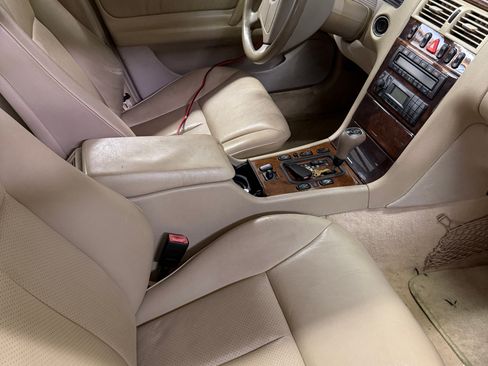 Used 1999 Mercedes-Benz E 320 Sedan image 4
