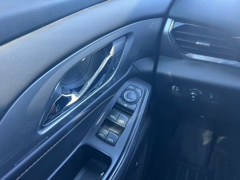 Used 2018 Chevrolet Traverse LT AWD/4WD image 15
