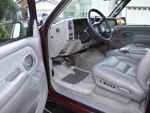 Used 1999 Chevrolet Tahoe 4WD 2-Door w/ Preferred Equipment Group image 13