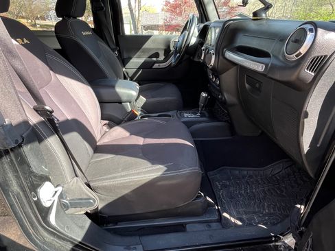 Used 2015 Jeep Wrangler Sahara image 14