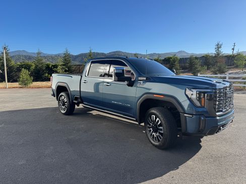 Used 2024 GMC Sierra 2500 Denali Ultimate w/ Snow Plow Prep/Camper Package AWD/4WD image 4