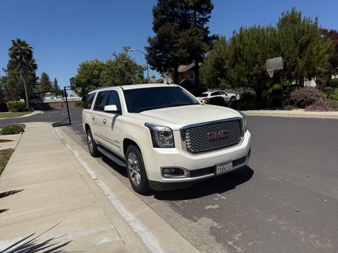 Used 2015 GMC Yukon XL Denali AWD/4WD image 2
