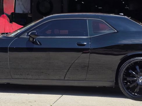 Used 2014 Dodge Challenger SXT RWD image 8
