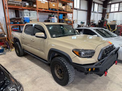 Used 2017 Toyota Tacoma TRD Off-Road image 17