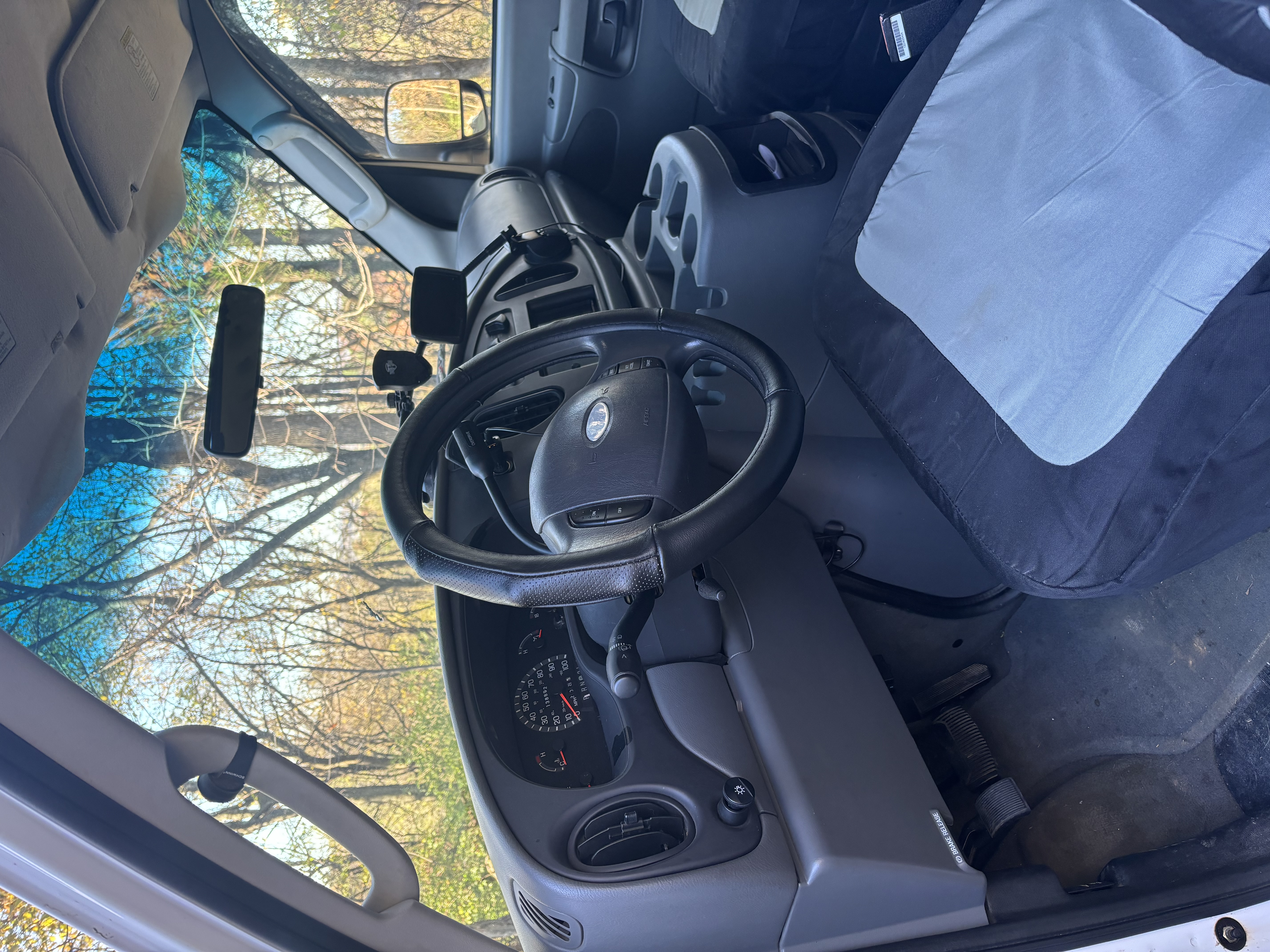 Used 2003 Ford E-350 and Econoline 350 XLT RWD image 12