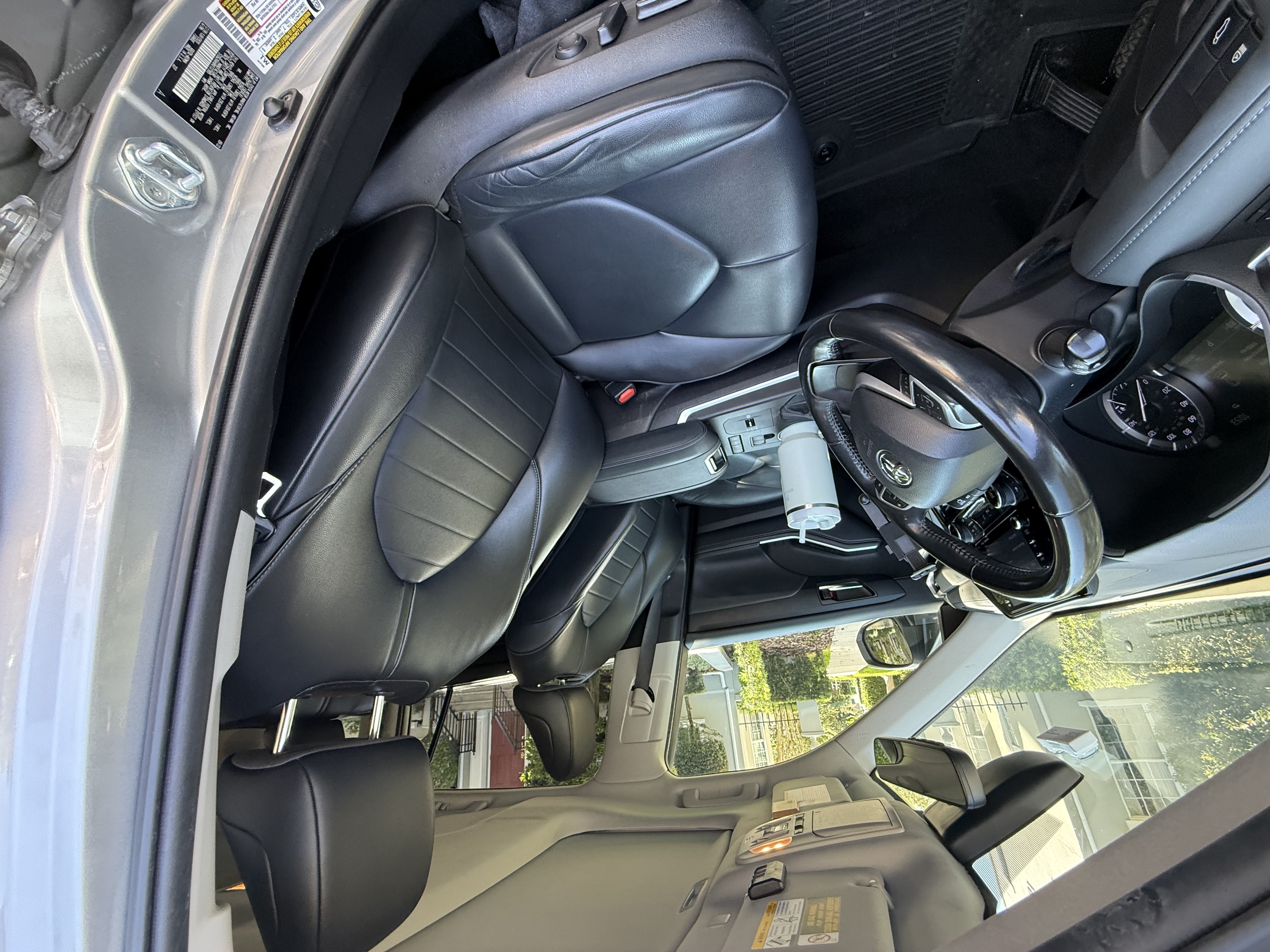 Used 2022 Toyota Highlander XLE FWD image 12